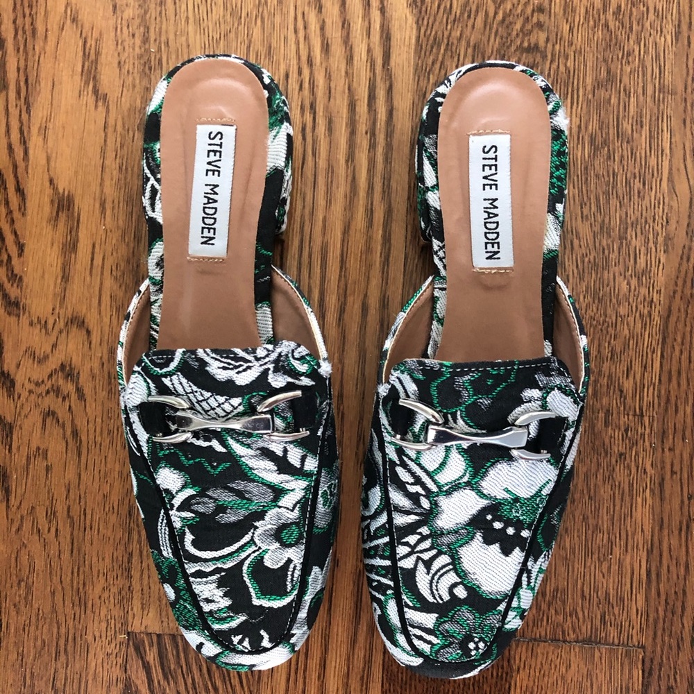 Steve Madden Chess mule with  canvas fabric